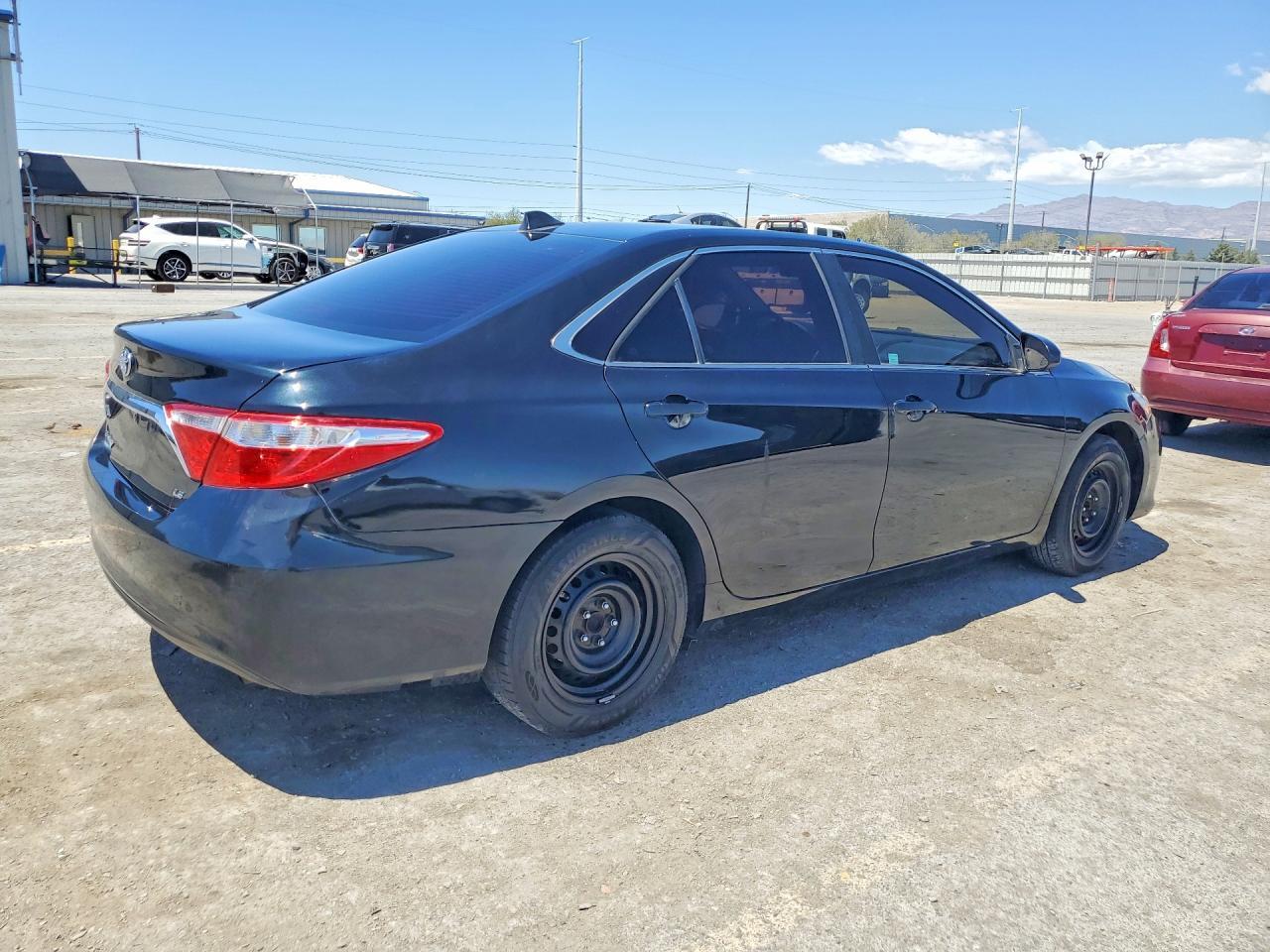 2016 Toyota Camry Le - zdjęcie 3