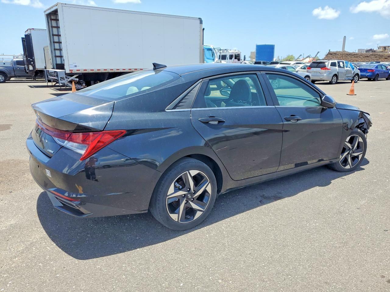 2023 Hyundai Elantra Limited - zdjęcie 3