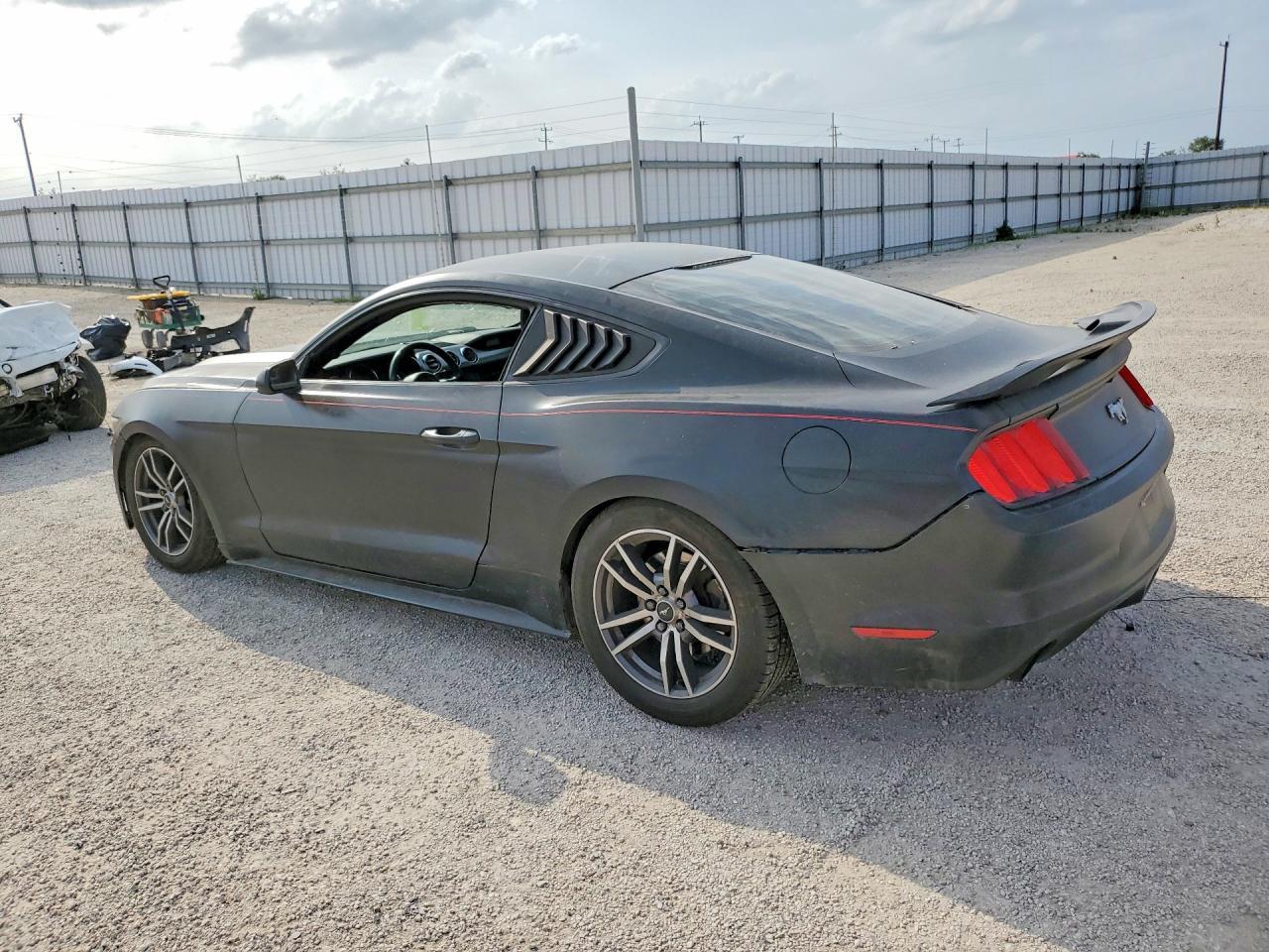 2016 Ford Mustang - zdjęcie 2