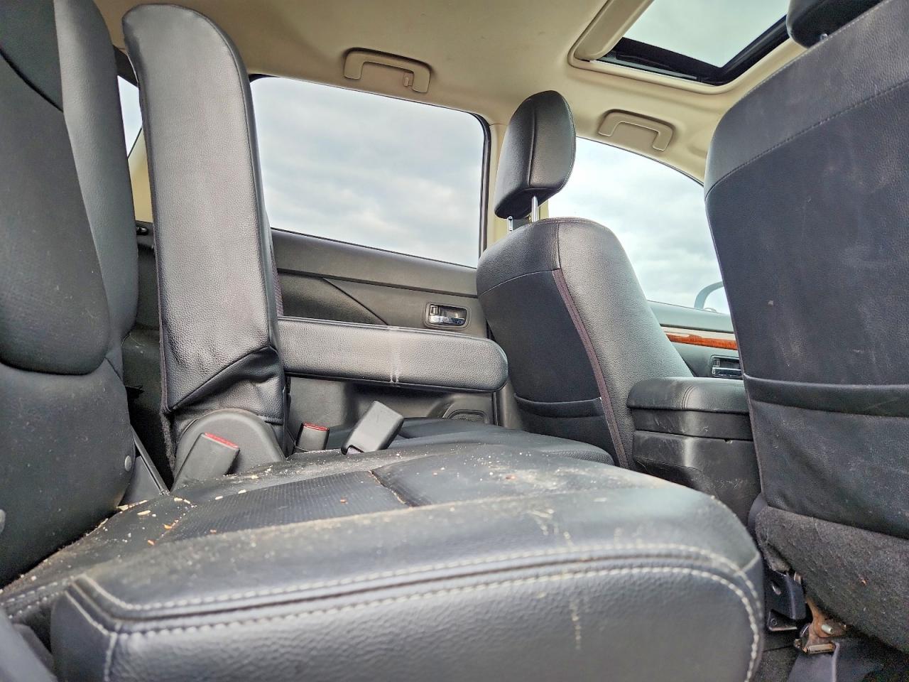 2014 Mitsubishi Outlander Se - zdjęcie 11