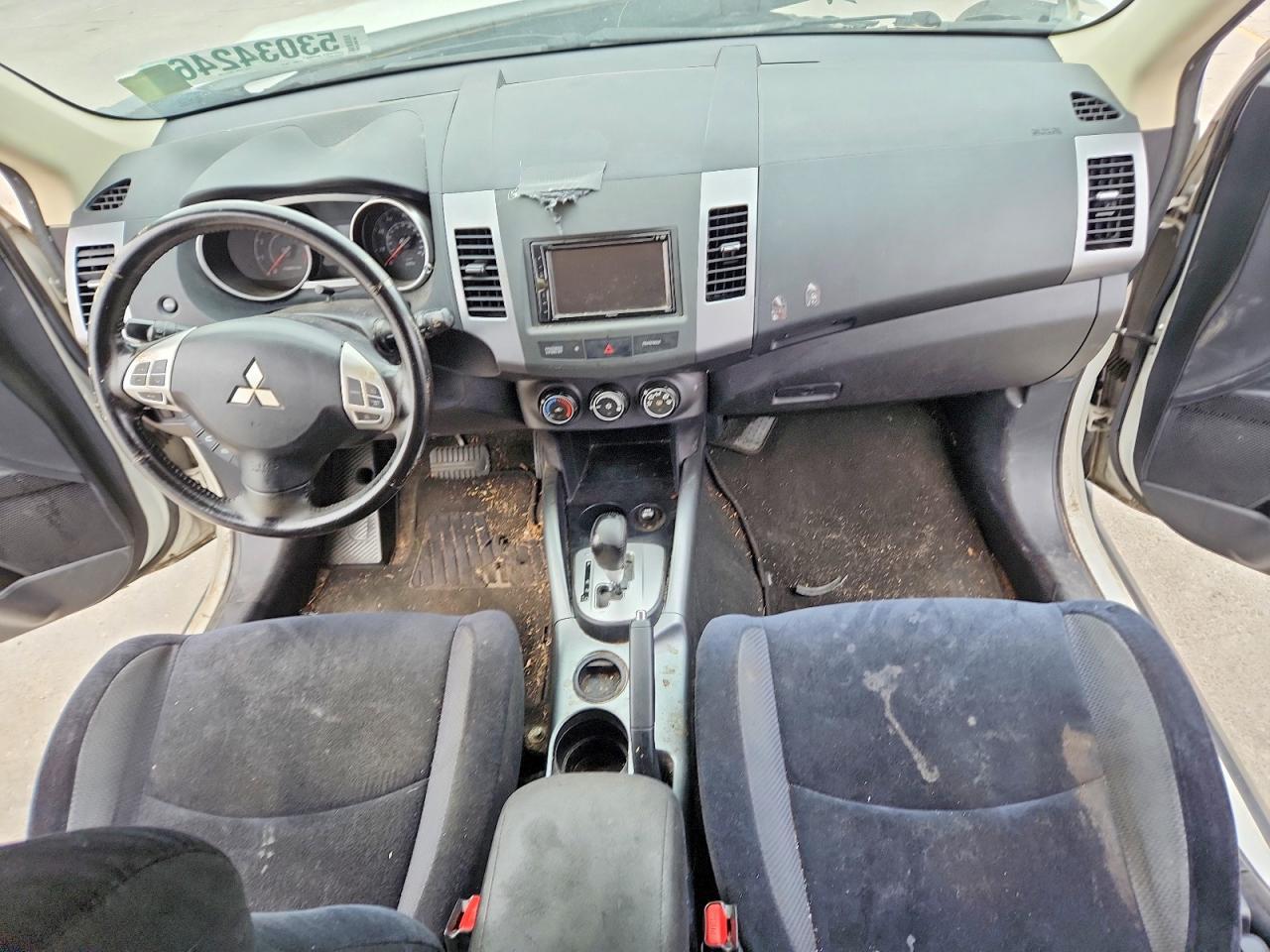 2013 Mitsubishi Outlander Es - zdjęcie 8