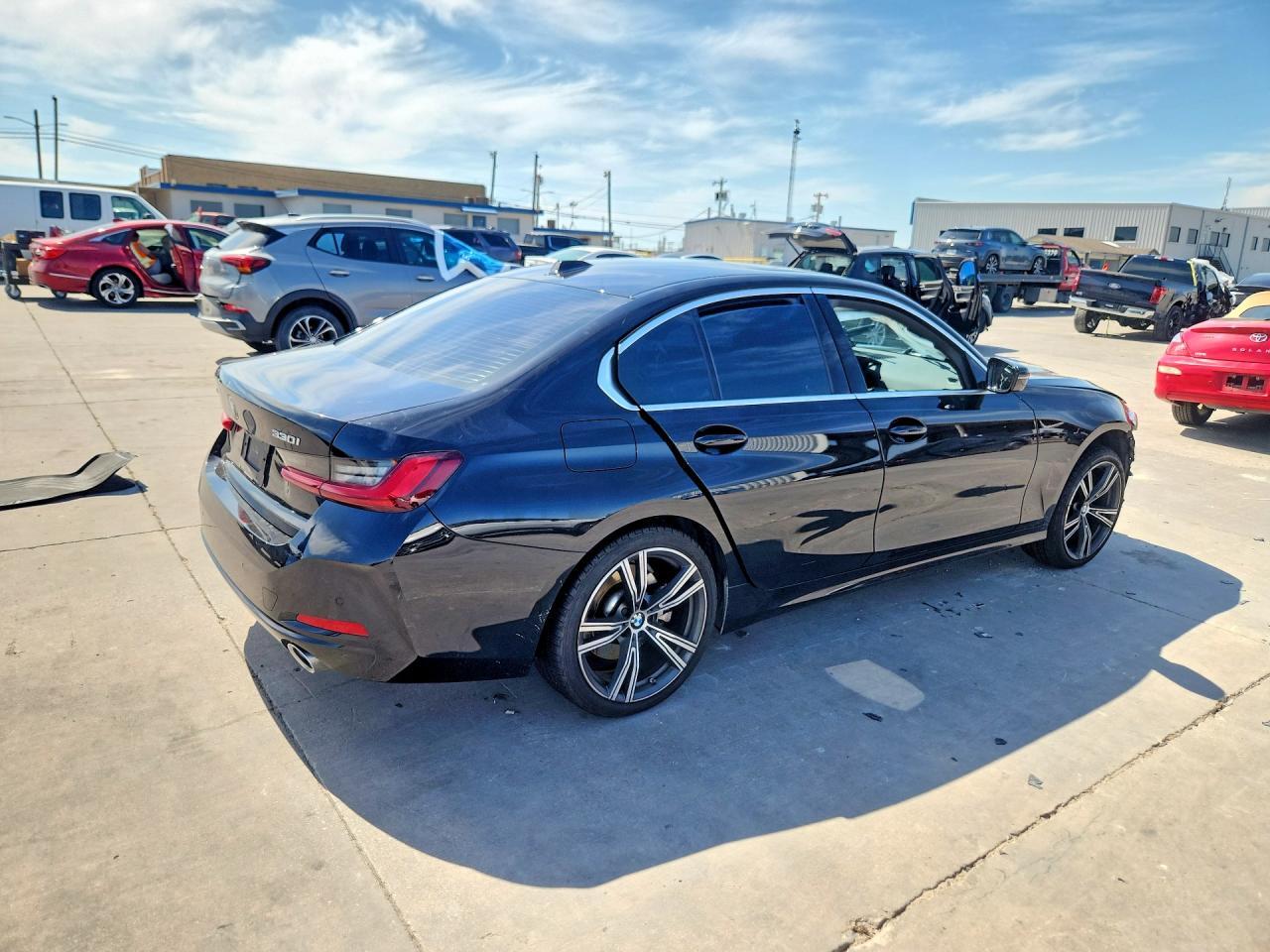 2024 BMW 330I - zdjęcie 3