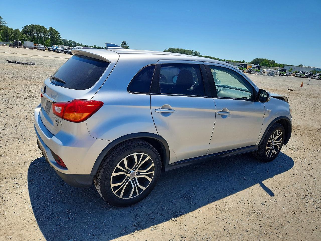 2018 Mitsubishi Outlander Sport Es - zdjęcie 3