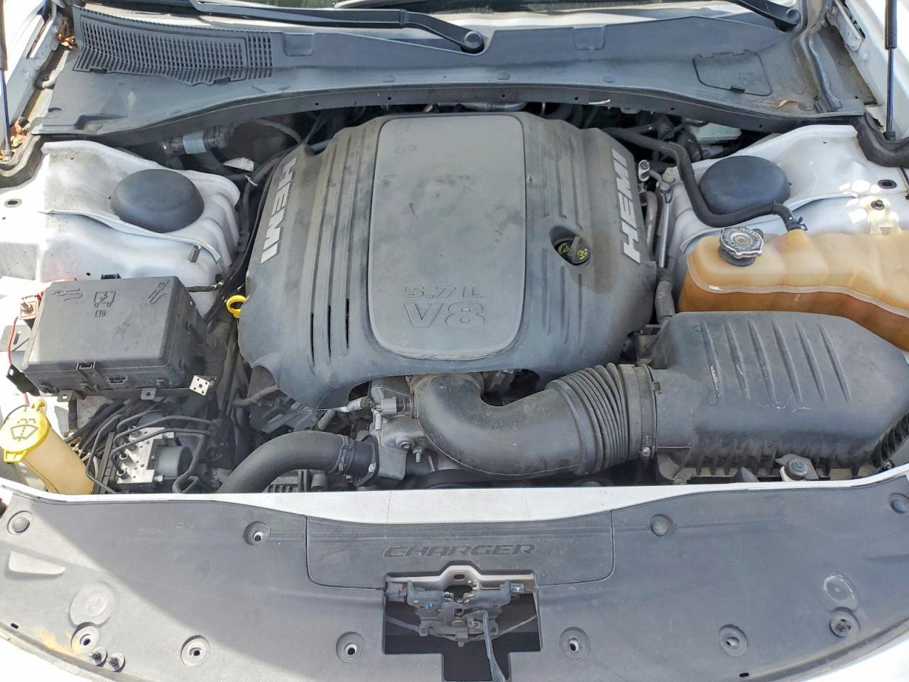 2016 Dodge Charger R - zdjęcie 11
