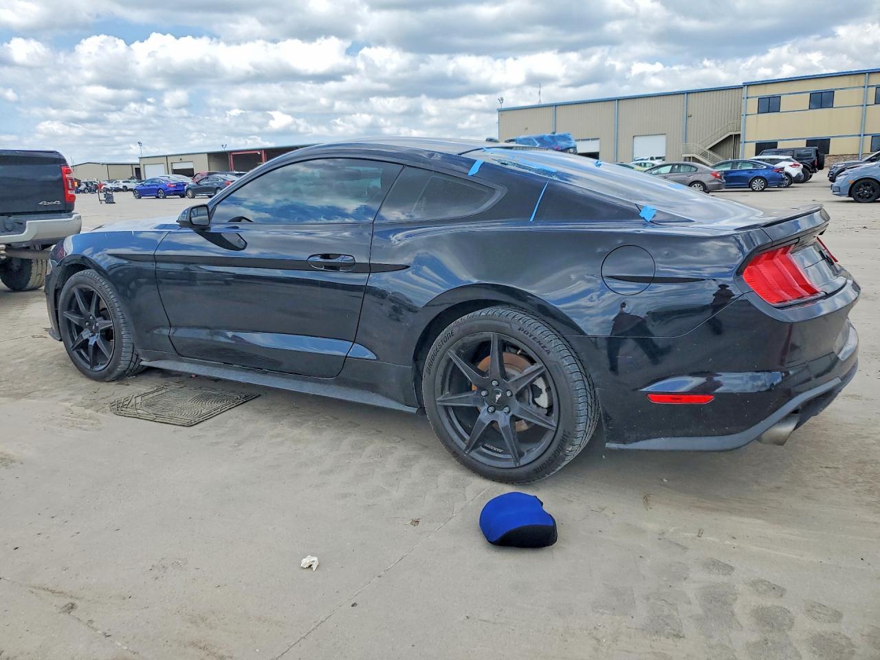 2019 Ford Mustang - zdjęcie 2