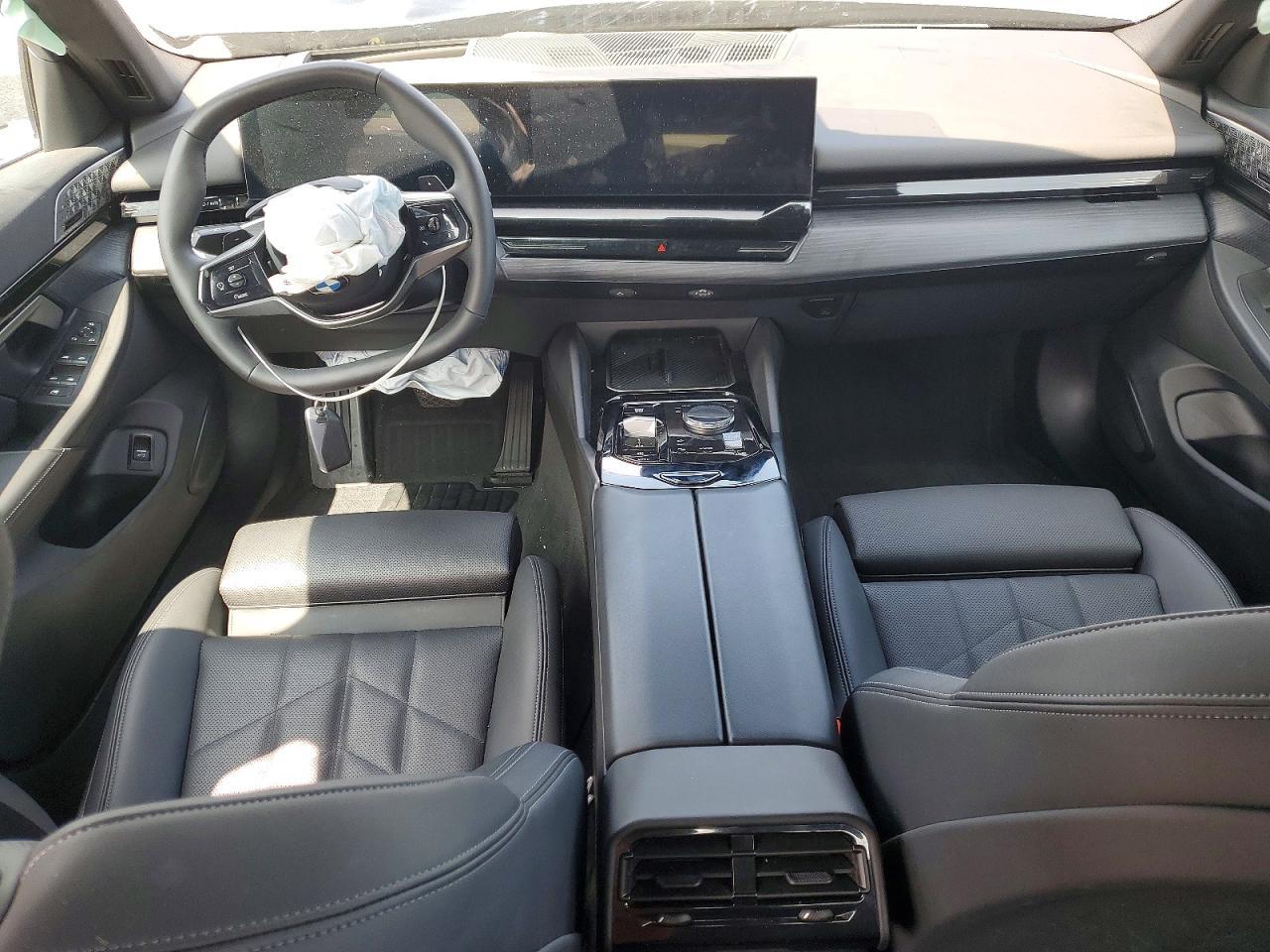 2025 BMW 530 I - zdjęcie 8