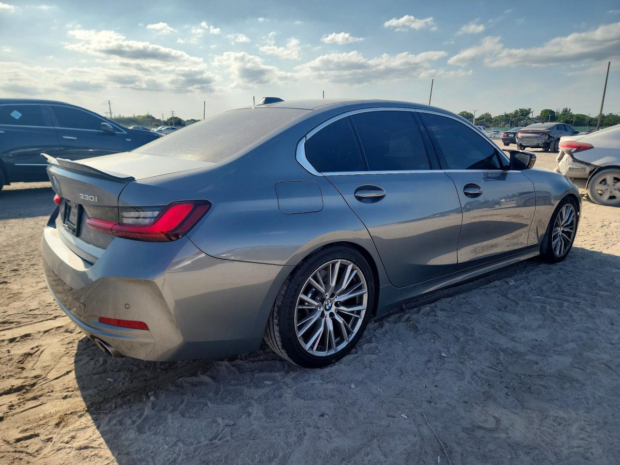 2024 BMW 330I - zdjęcie 3