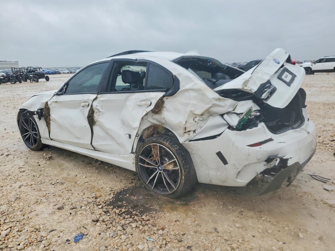 2022 BMW 330E - zdjęcie 2