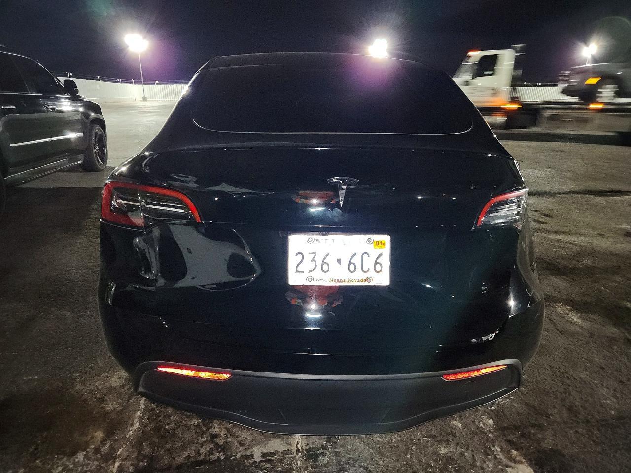 2025 Tesla Model Y - zdjęcie 6