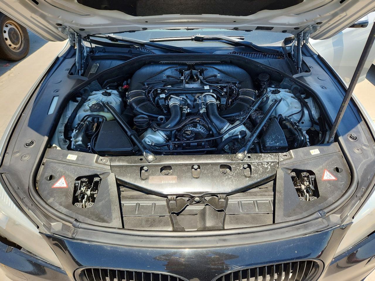 2013 BMW 750 I - zdjęcie 11