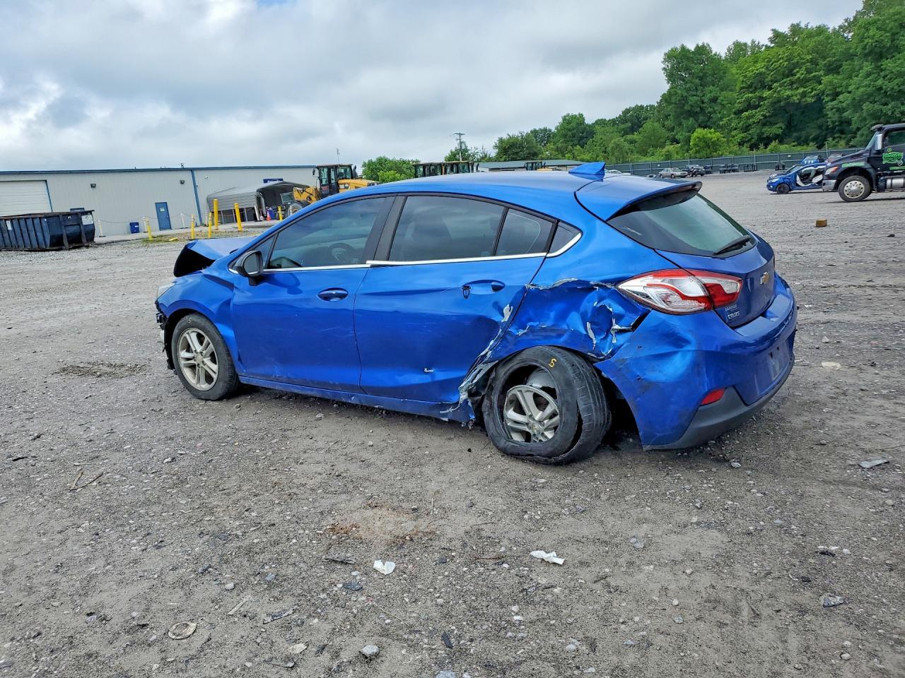 2018 Chevrolet Cruze Lt - zdjęcie 2