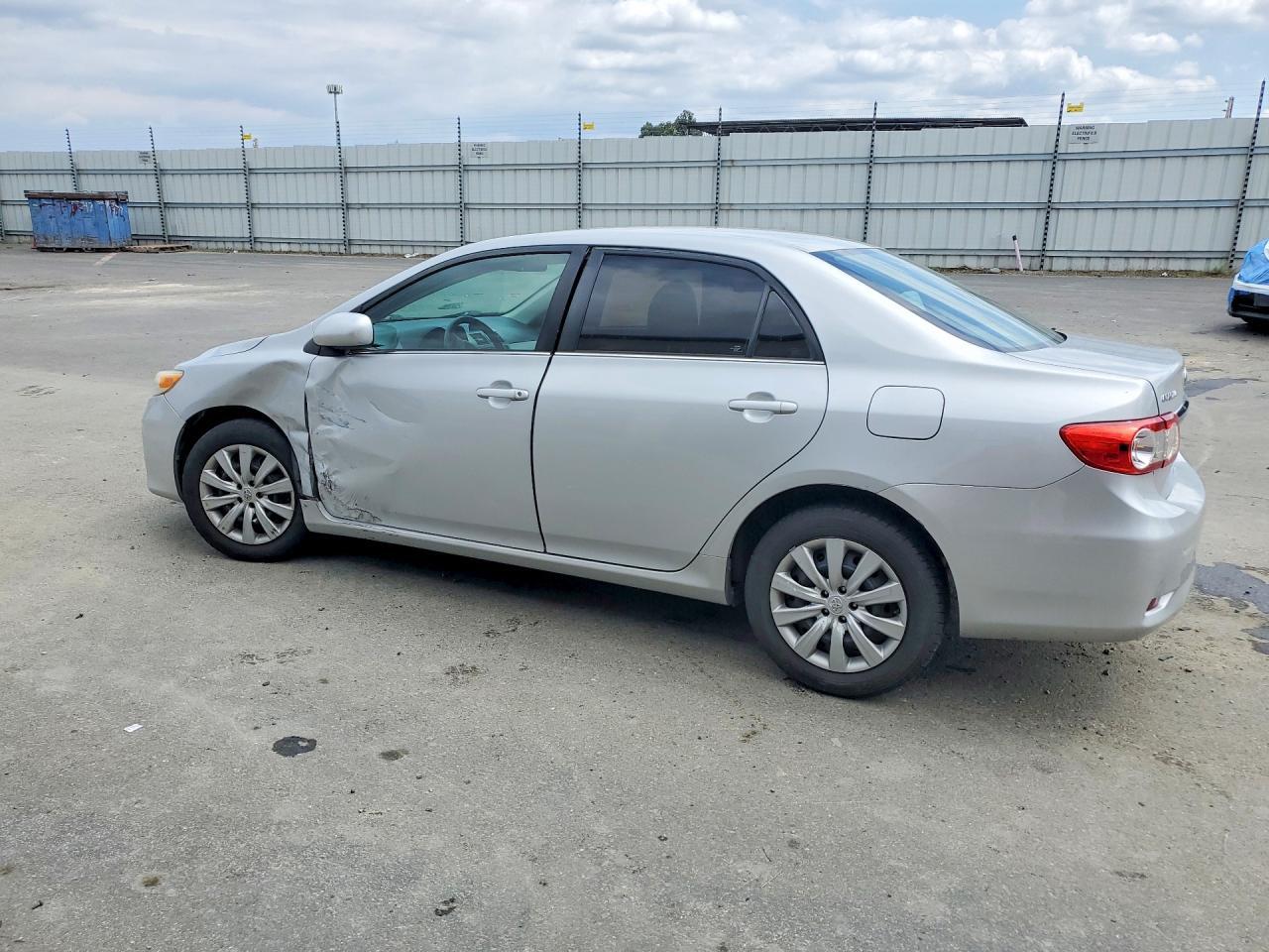 2013 Toyota Corolla Le - zdjęcie 2