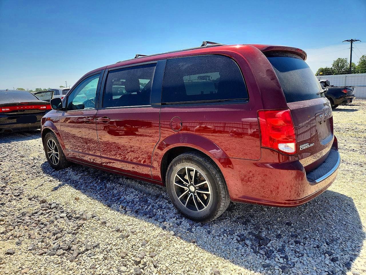 2019 Dodge Grand Caravan Gt - zdjęcie 2
