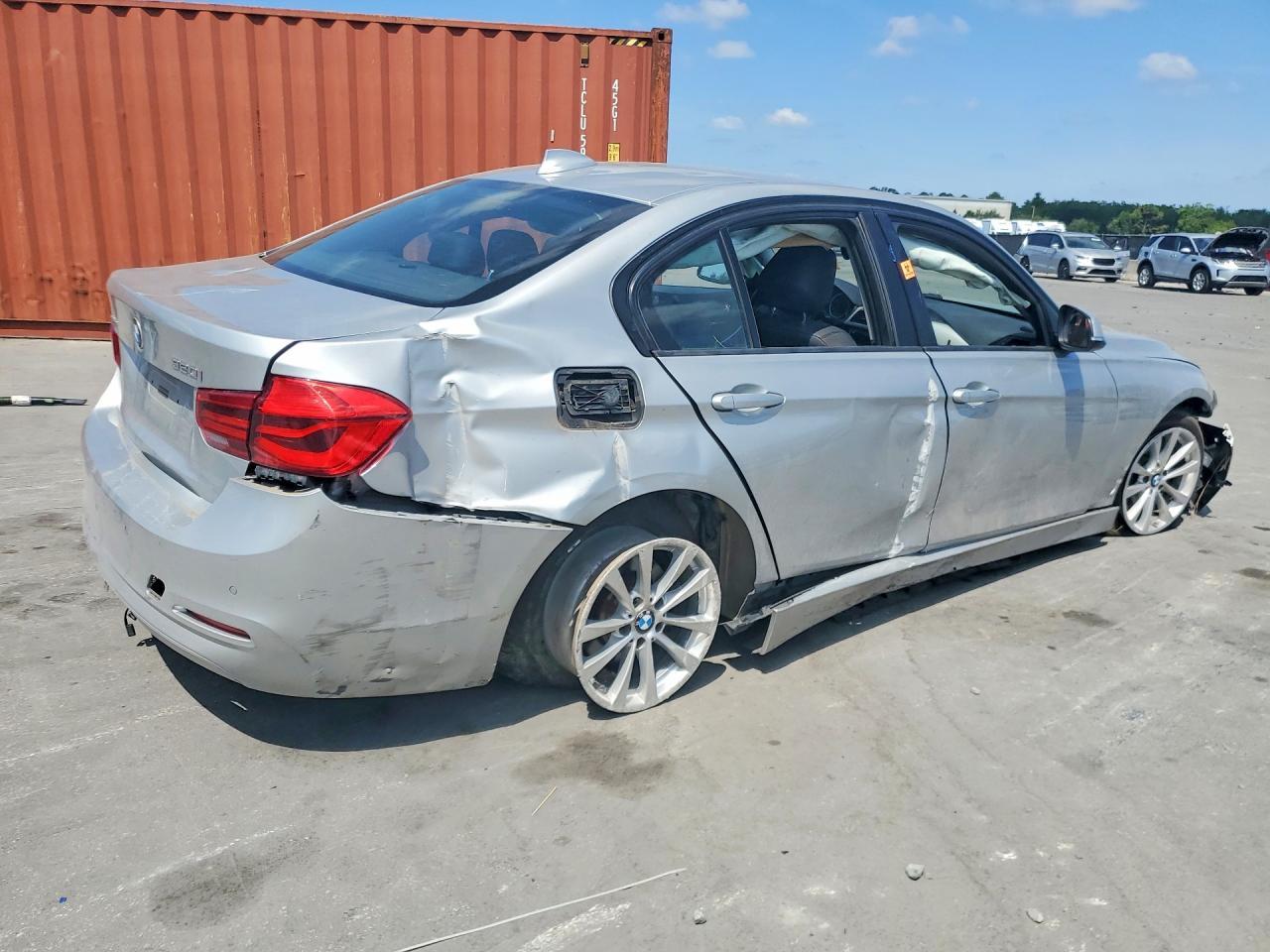 2017 BMW 320 Xi - zdjęcie 3