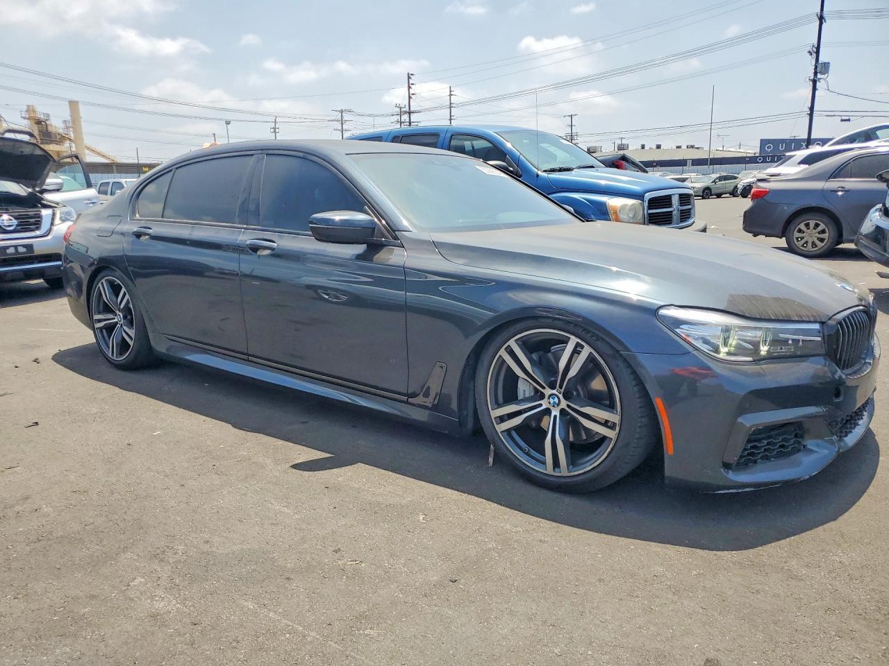 2019 BMW 740 I - zdjęcie 4