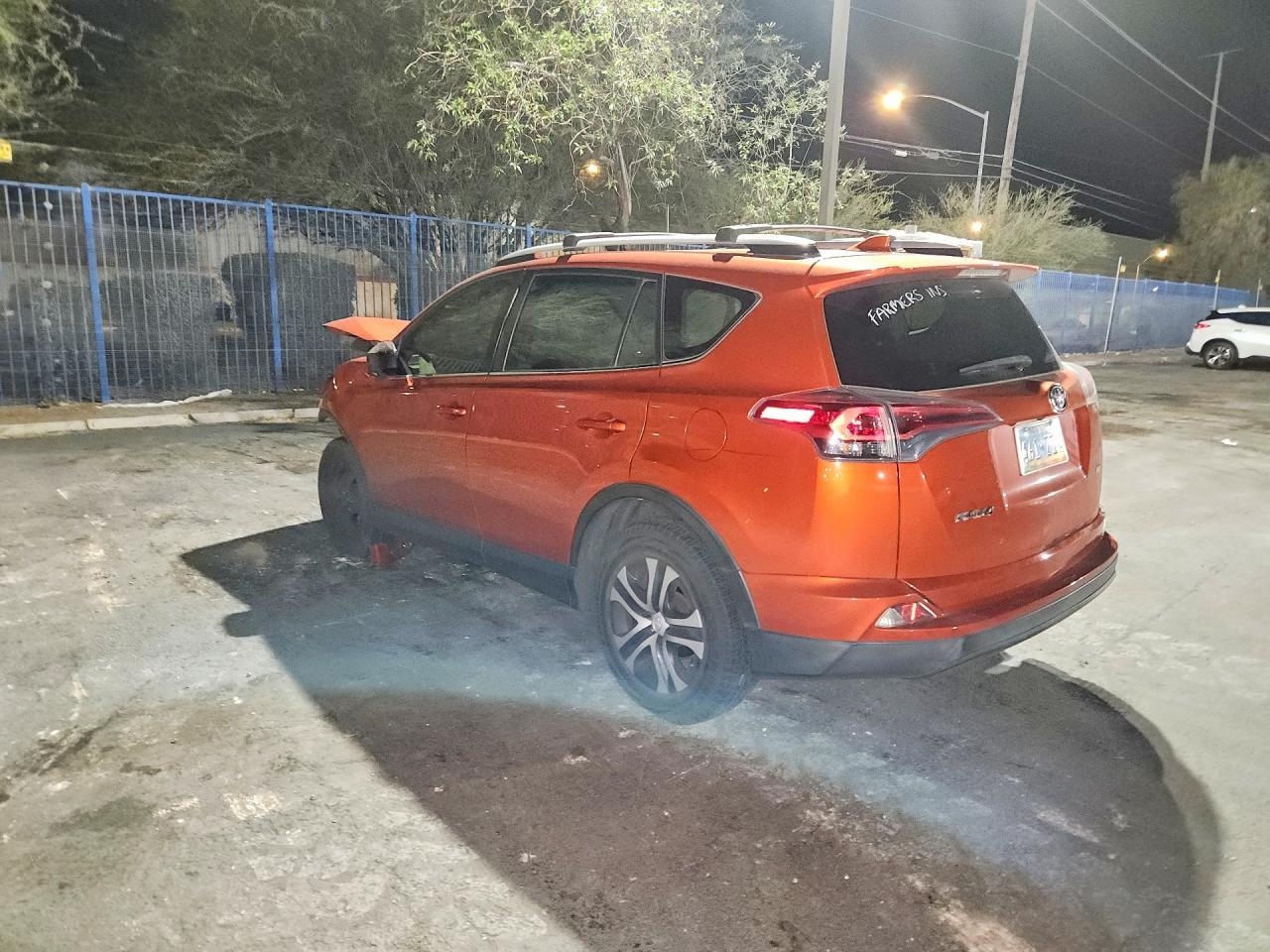 2016 Toyota Rav4 Le - zdjęcie 2