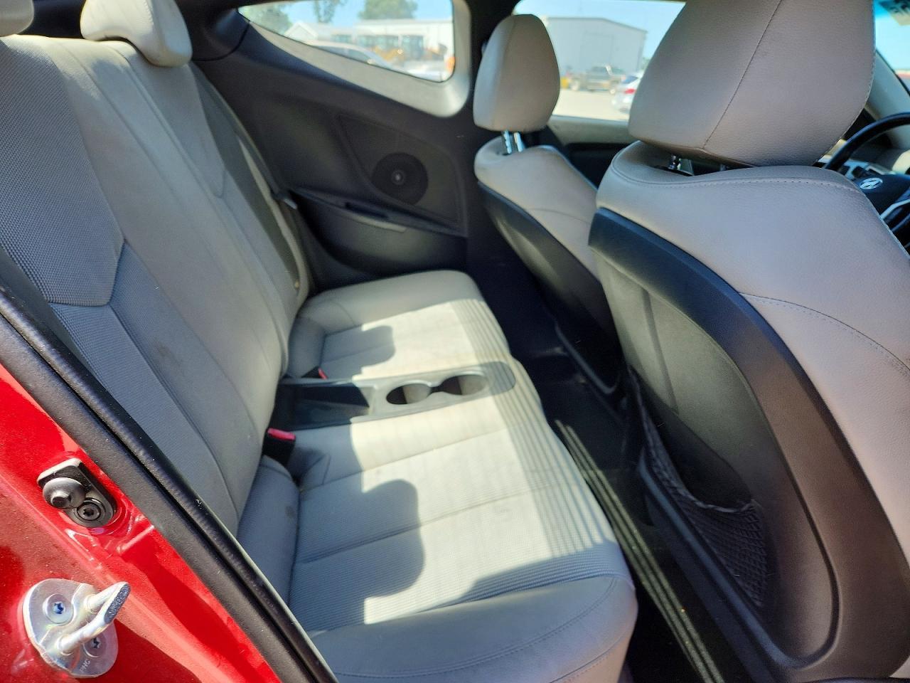 2013 Hyundai Veloster Base - zdjęcie 10