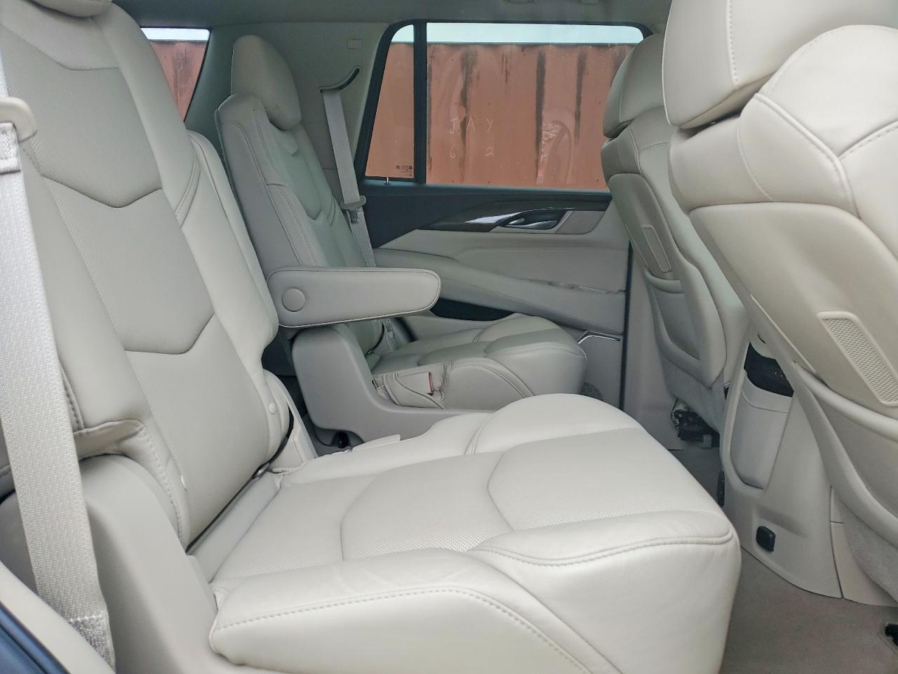 2018 Cadillac Escalade Premium Luxury - zdjęcie 11