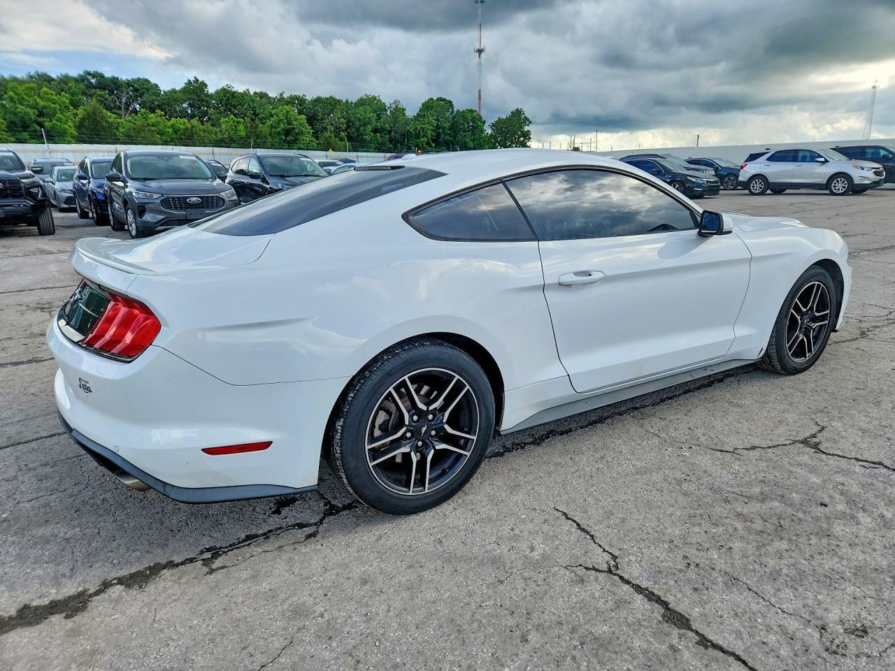2019 Ford Mustang - zdjęcie 3