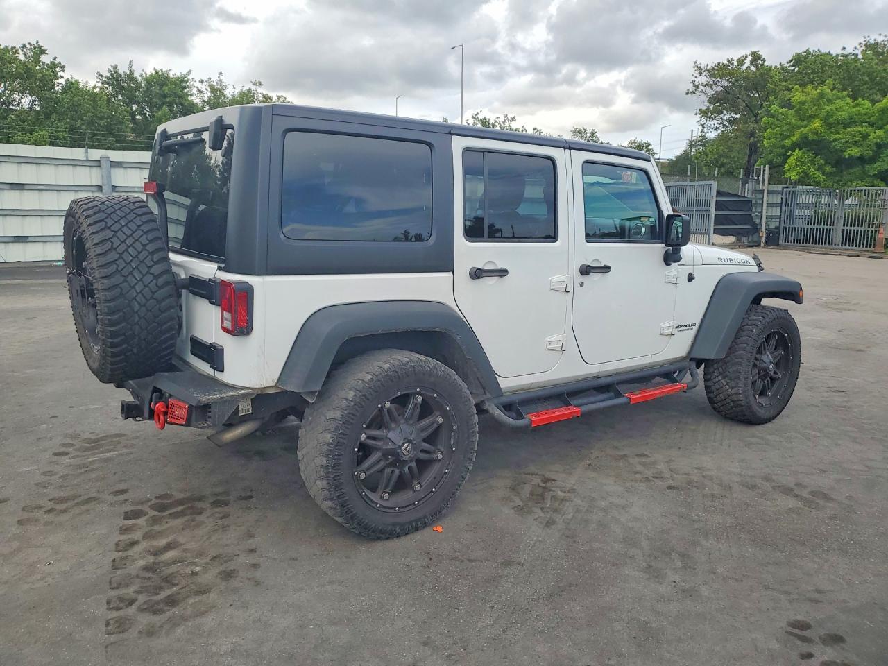 2015 Jeep Wrangler Unlimited Rubicon - zdjęcie 3