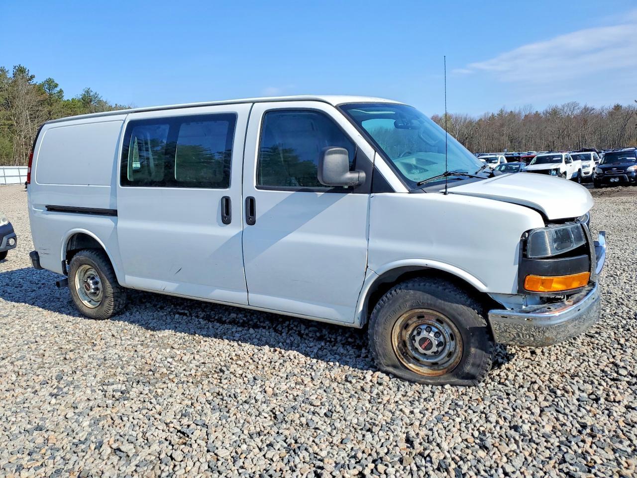 2018 GMC Savana G2500 - zdjęcie 4