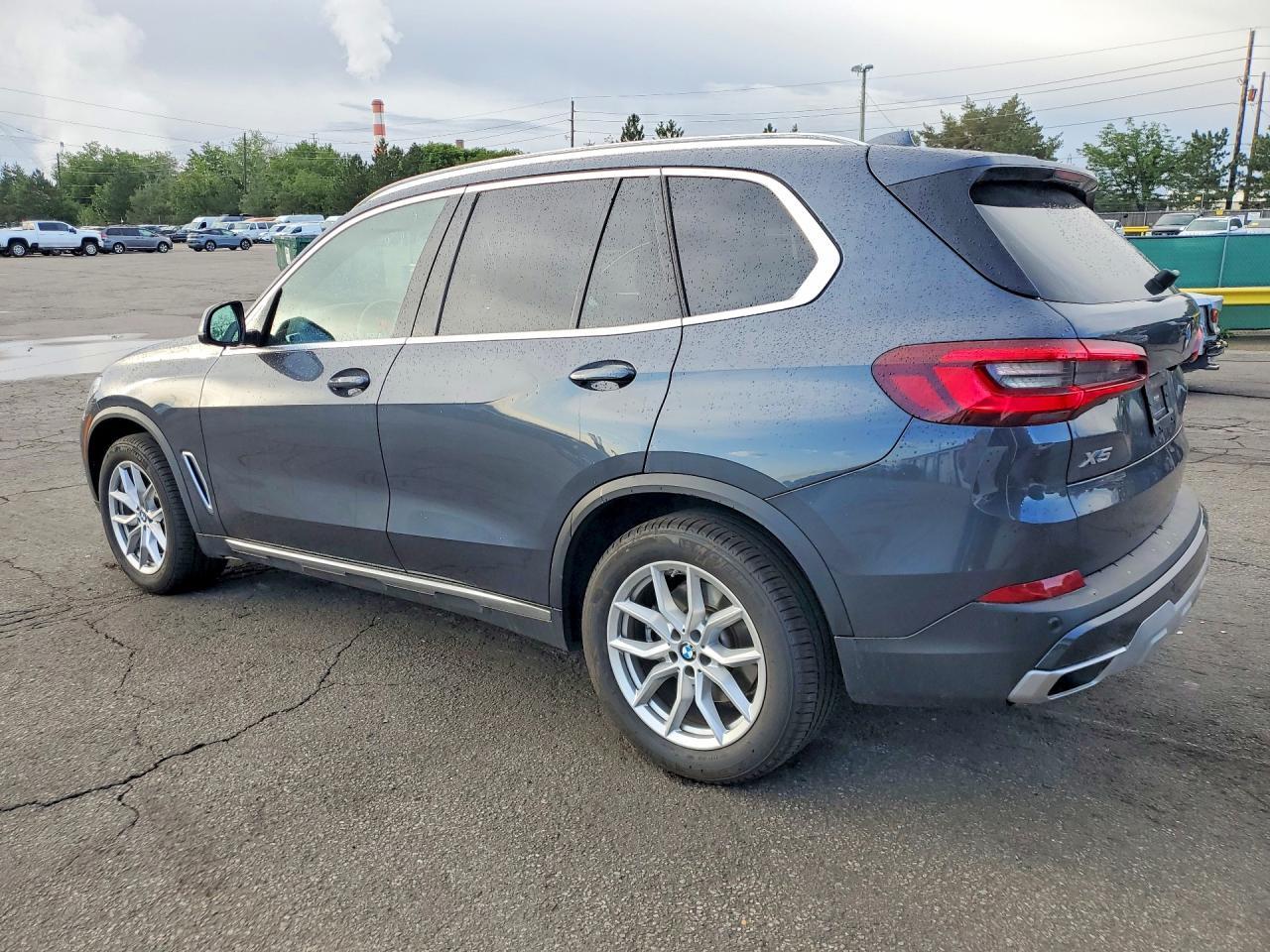 2021 BMW X5 xDrive40I - zdjęcie 2