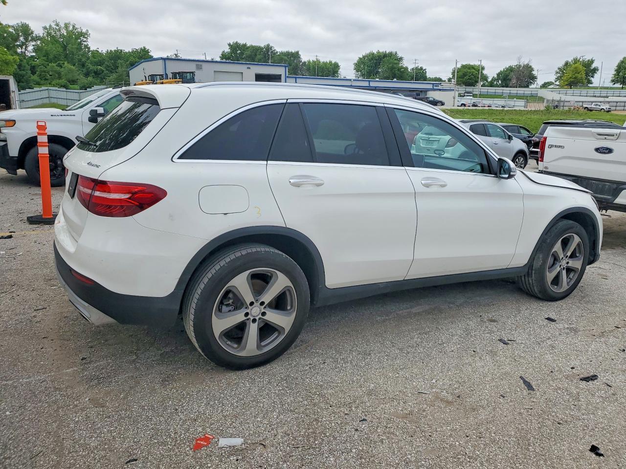 2017 Mercedes-Benz Glc 300 4Matic - zdjęcie 3