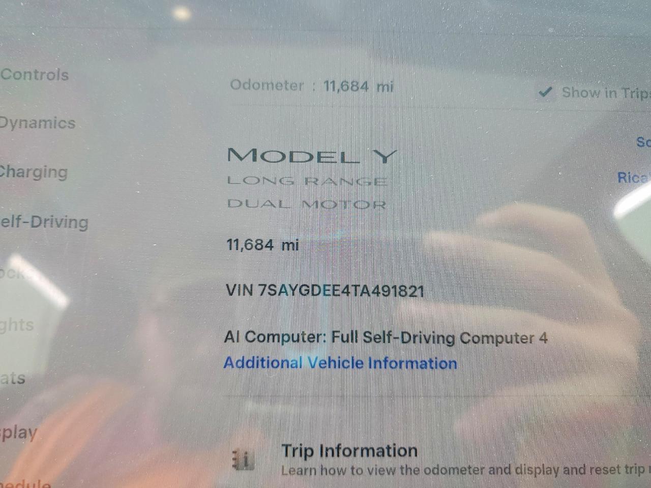 2026 Tesla Model Y - zdjęcie 9