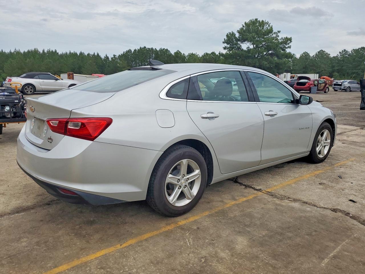 2020 Chevrolet Malibu Ls - zdjęcie 3