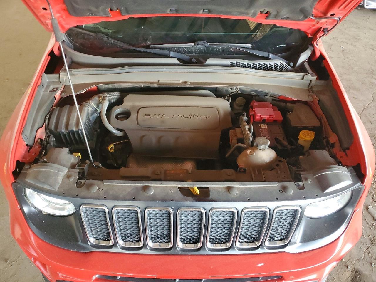 2020 Jeep Renegade Latitude - zdjęcie 11