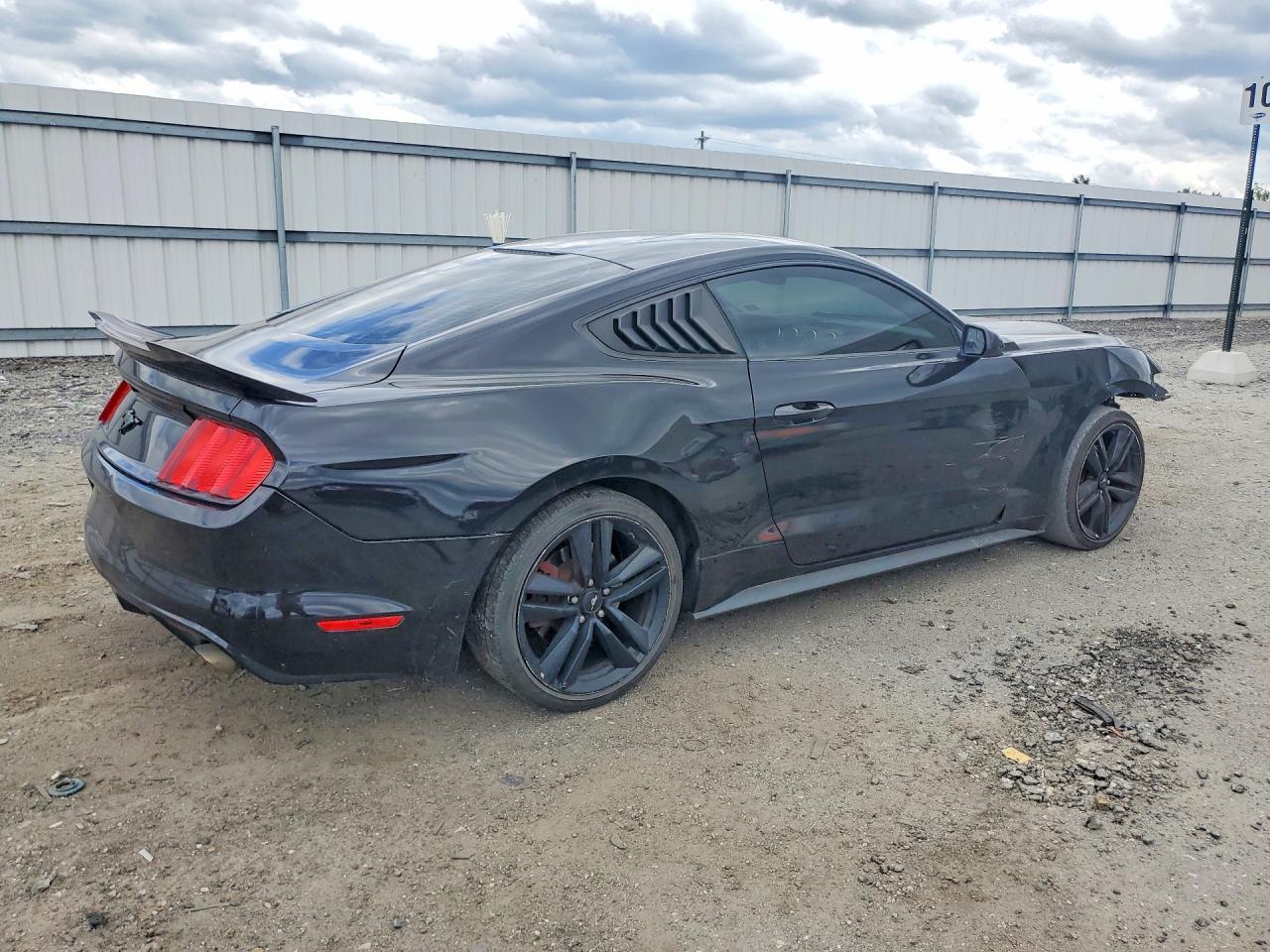 2016 Ford Mustang - zdjęcie 3