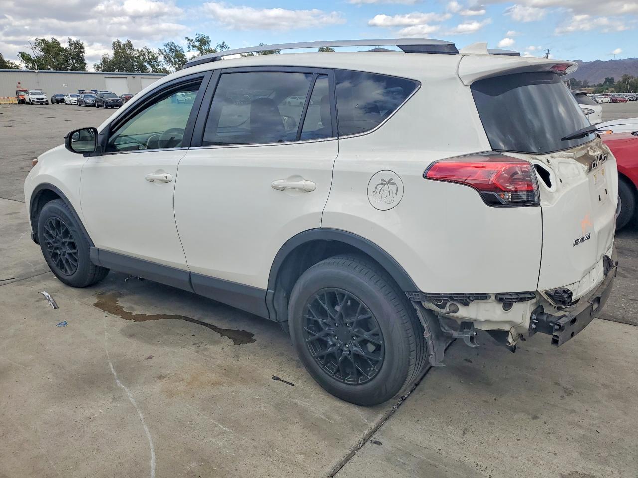 2017 Toyota Rav4 Le - zdjęcie 2