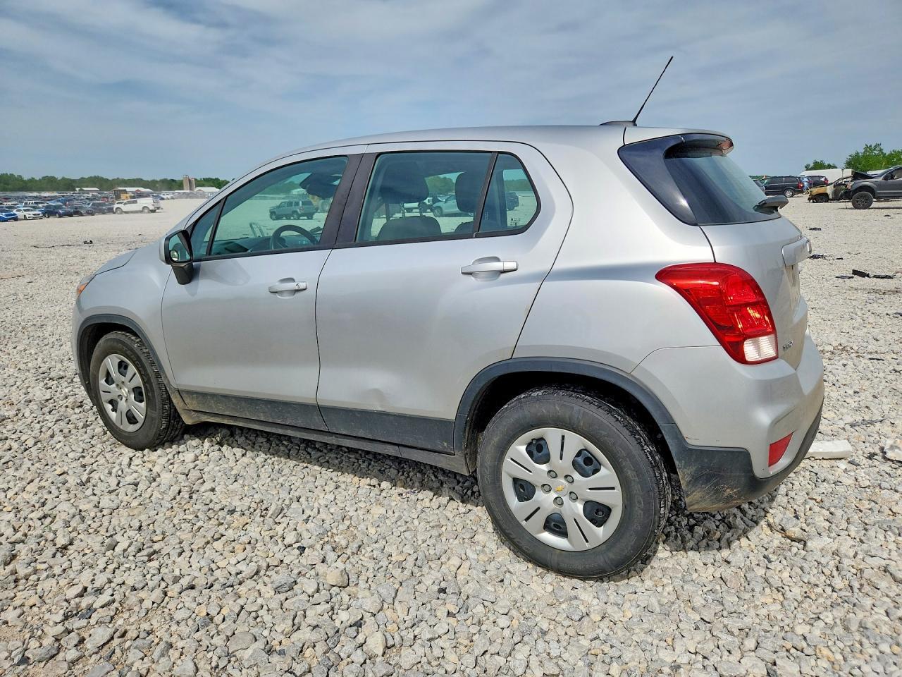 2017 Chevrolet Trax Ls - zdjęcie 2
