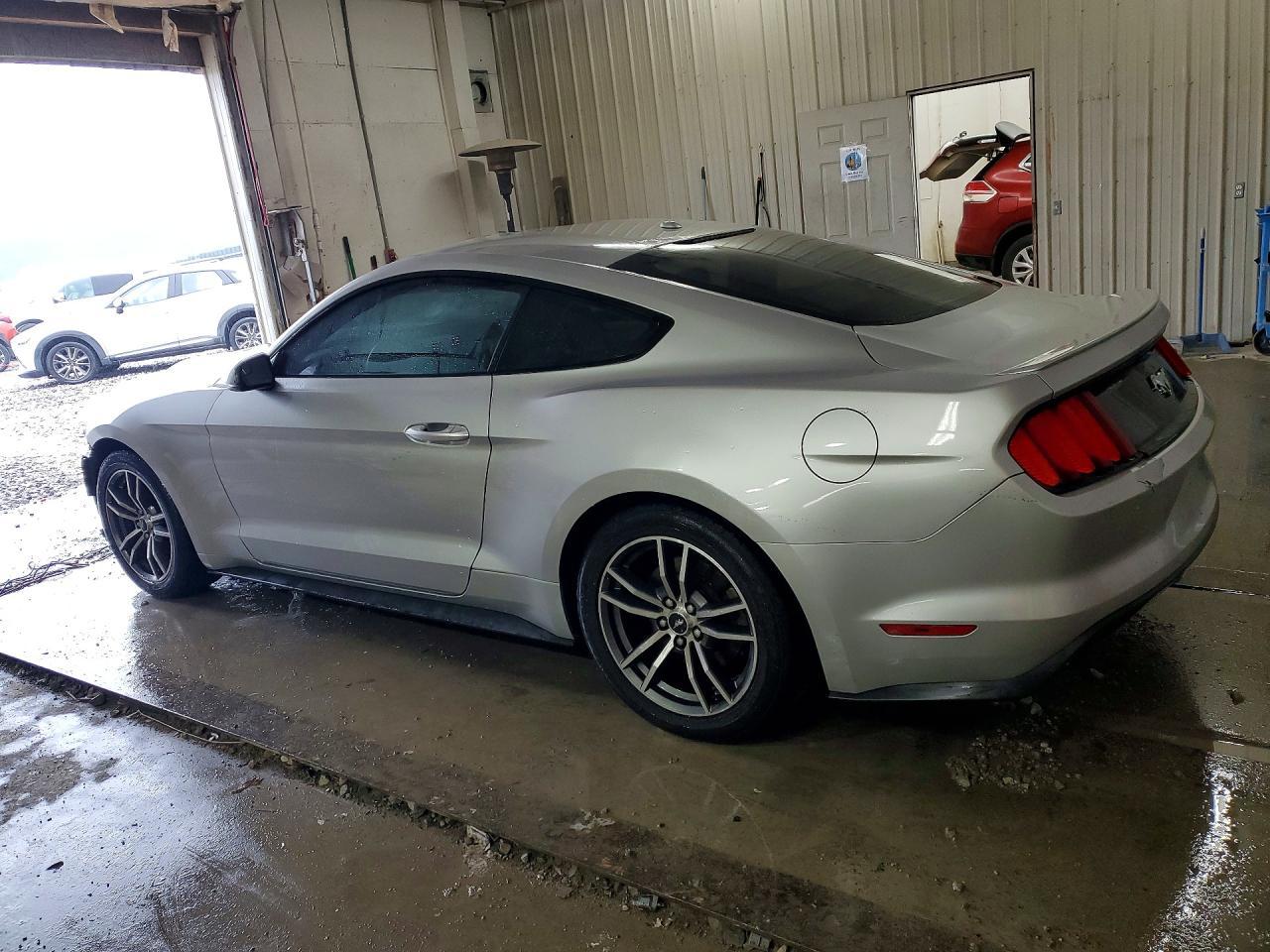 2017 Ford Mustang - zdjęcie 2