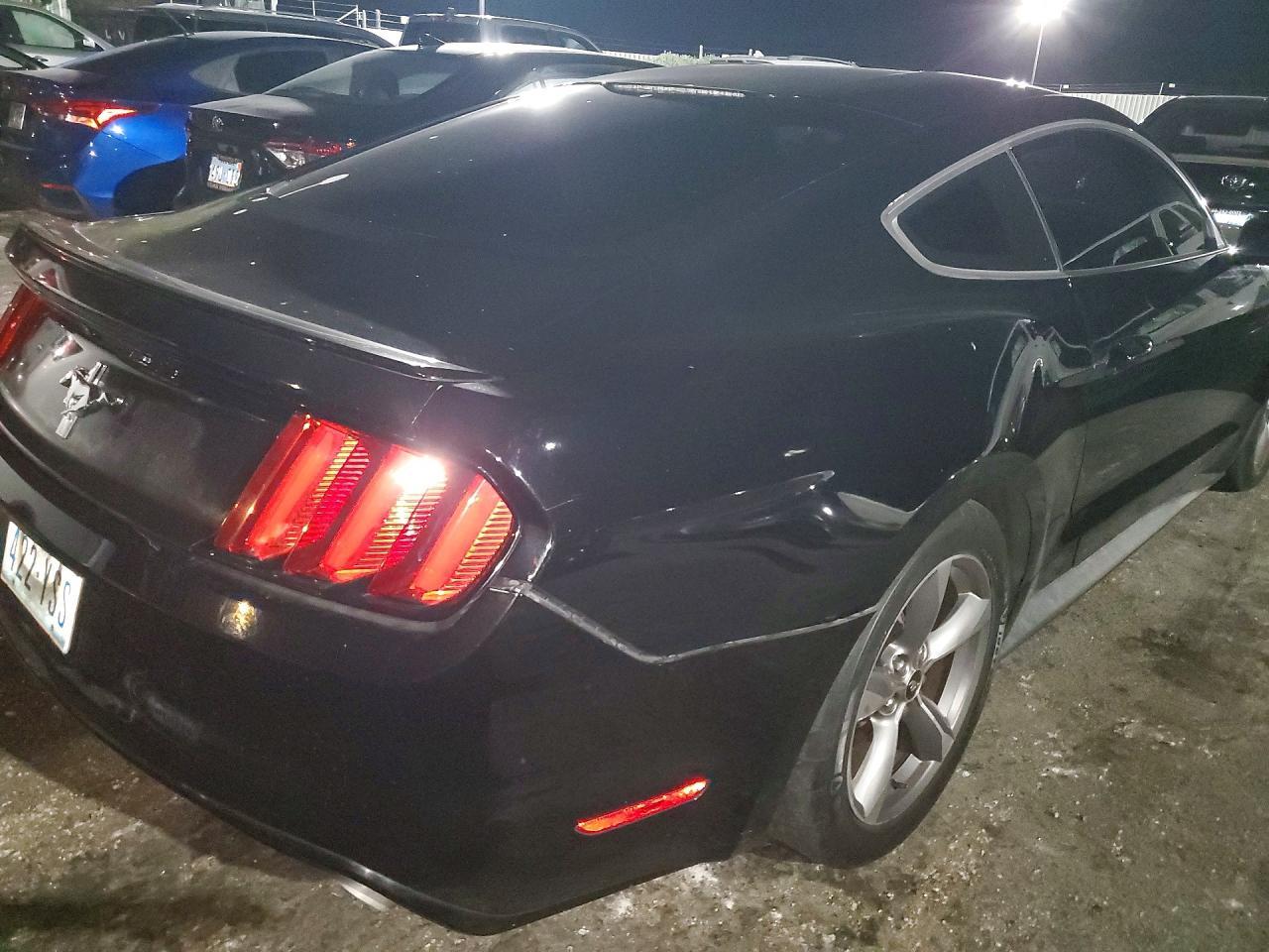 2015 Ford Mustang V6 Coupe - zdjęcie 3
