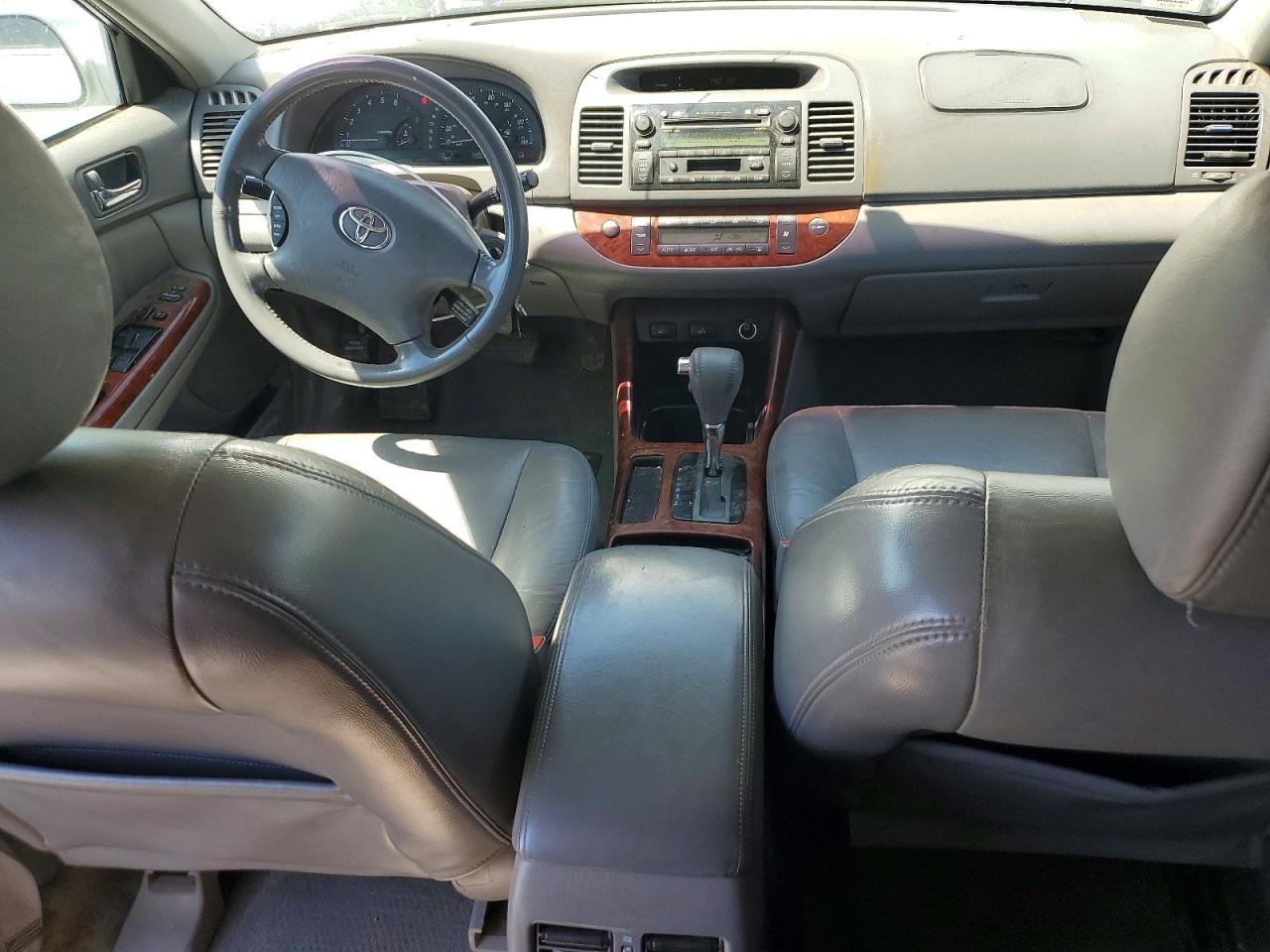 Toyota Camry - zdjęcie 8
