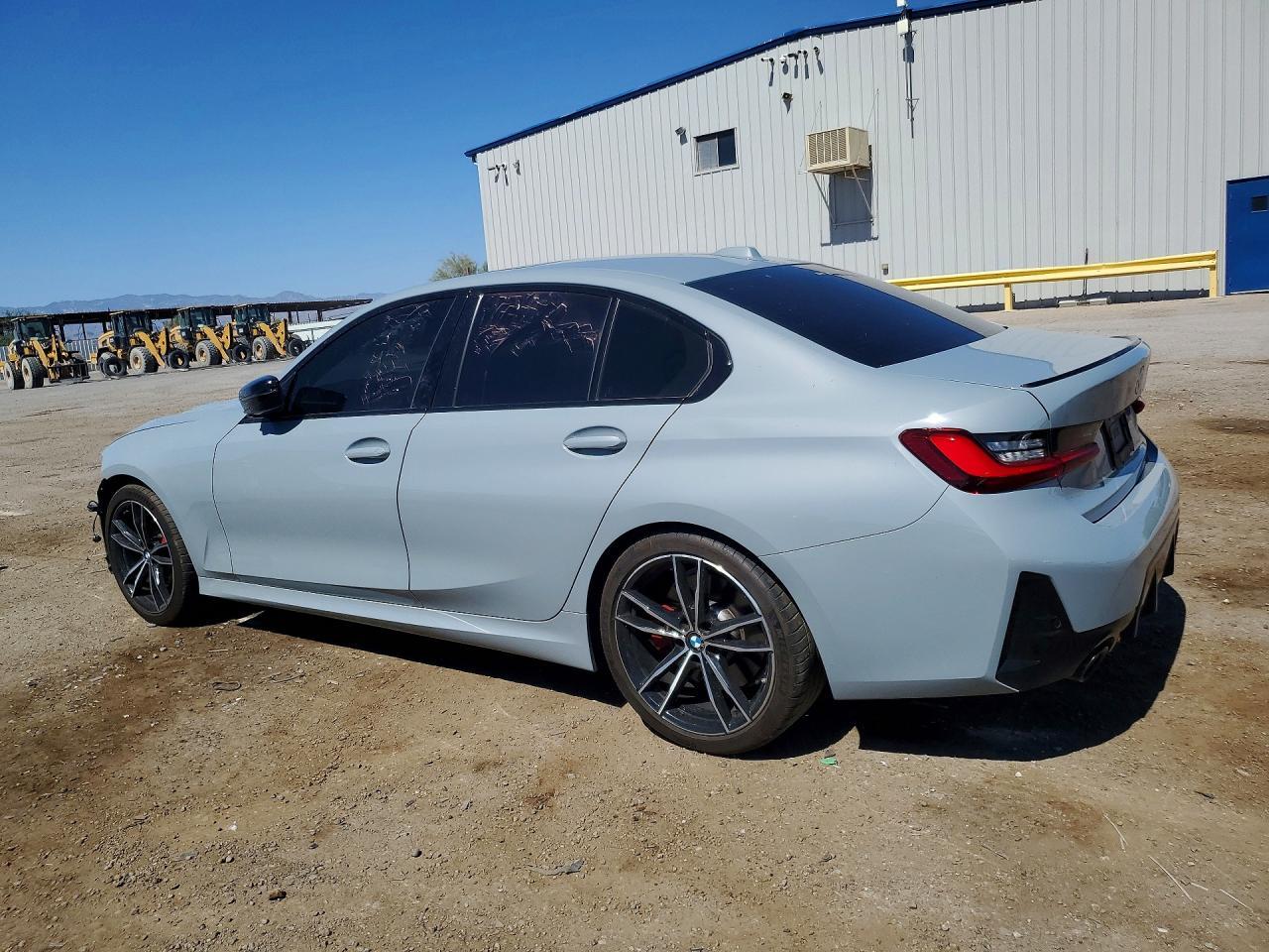 2024 BMW 330I - zdjęcie 2