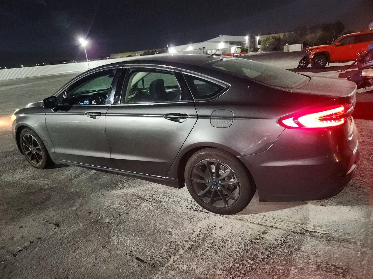 2019 Ford Fusion Se - zdjęcie 2