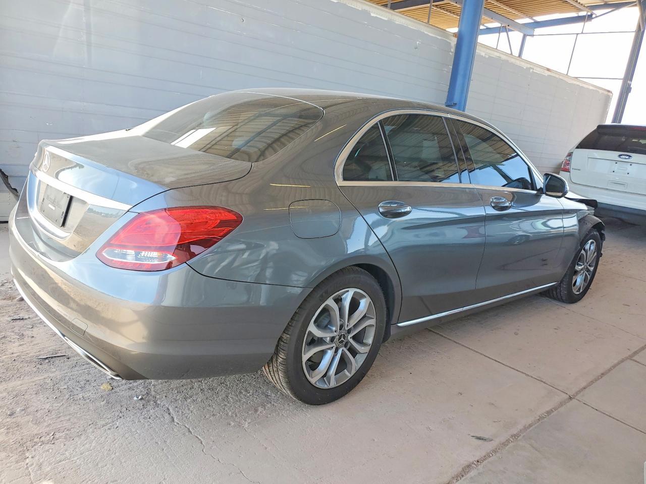 2018 Mercedes-Benz C 300 - zdjęcie 3