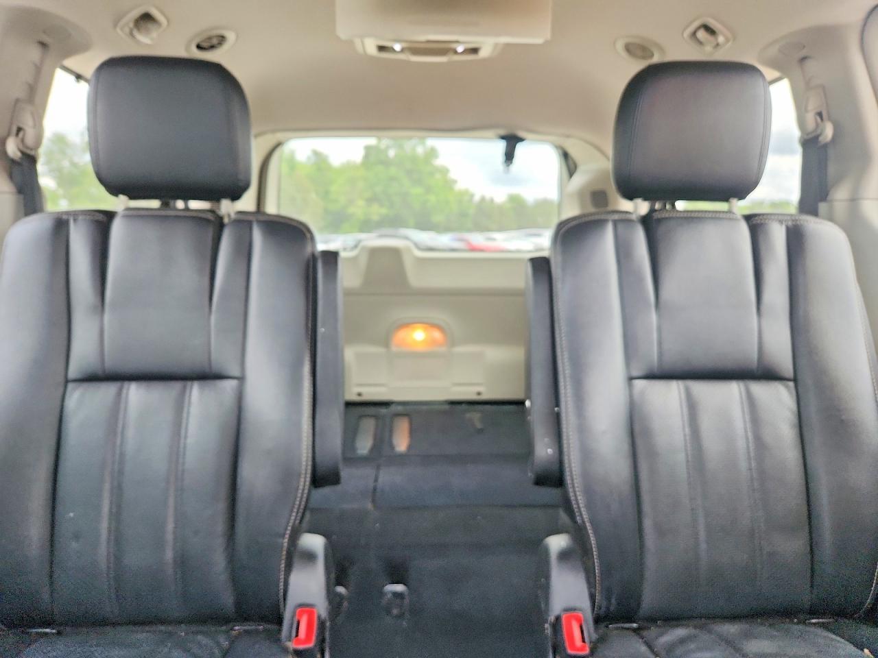 2014 Chrysler Town & Country Touring L - zdjęcie 10