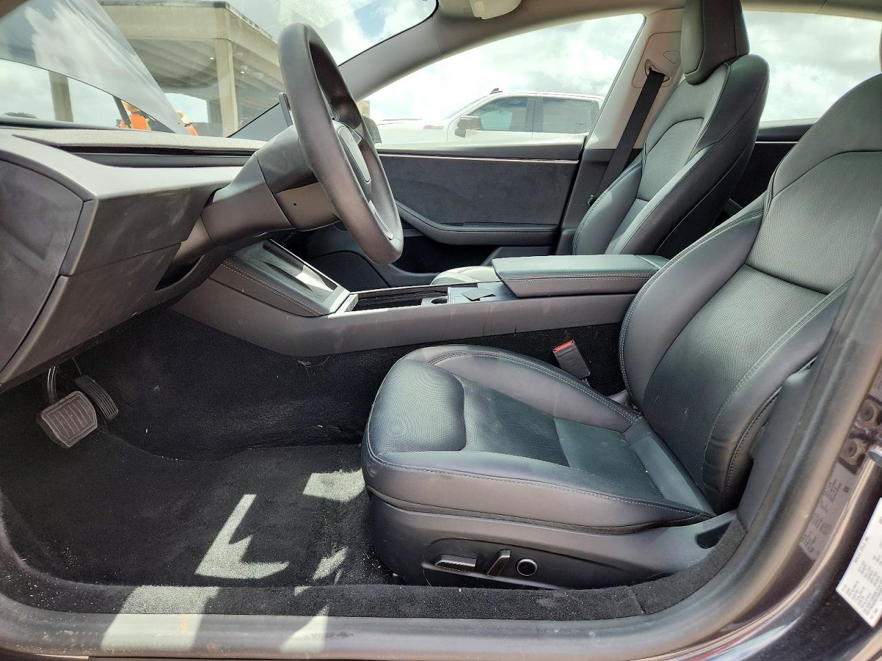 2025 Tesla Model 3 - zdjęcie 7
