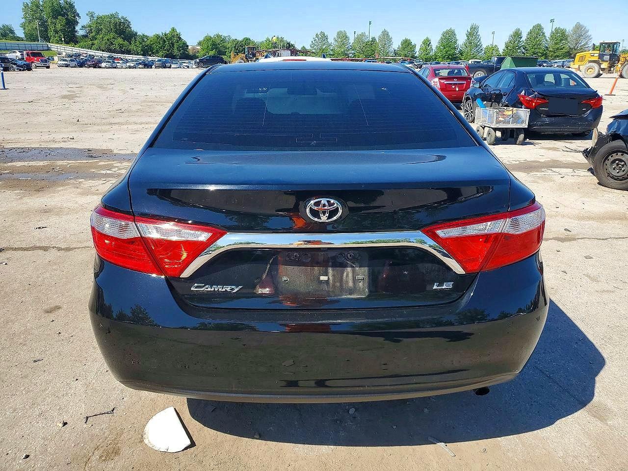 2016 Toyota Camry Le - zdjęcie 6