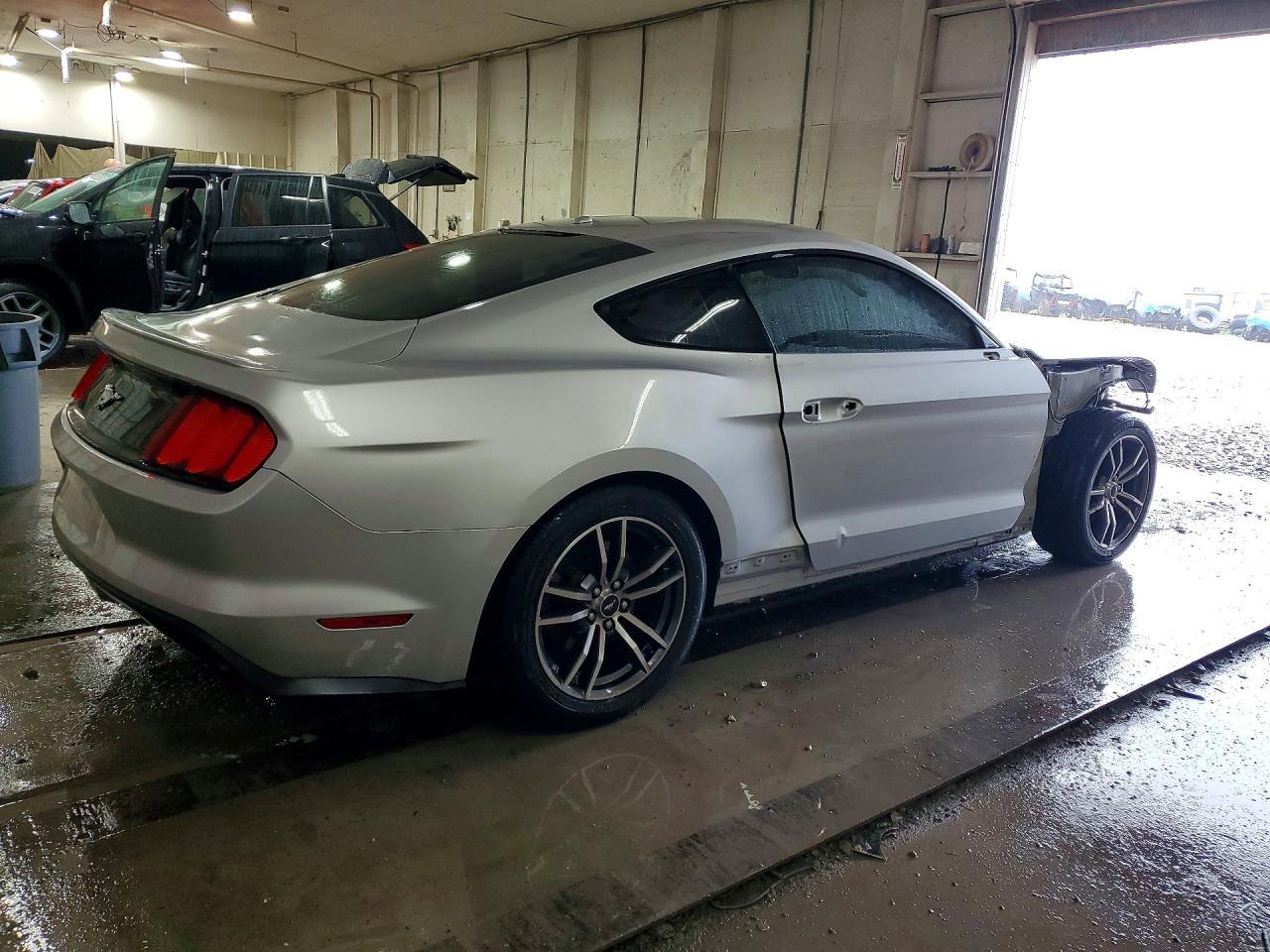 2017 Ford Mustang - zdjęcie 3