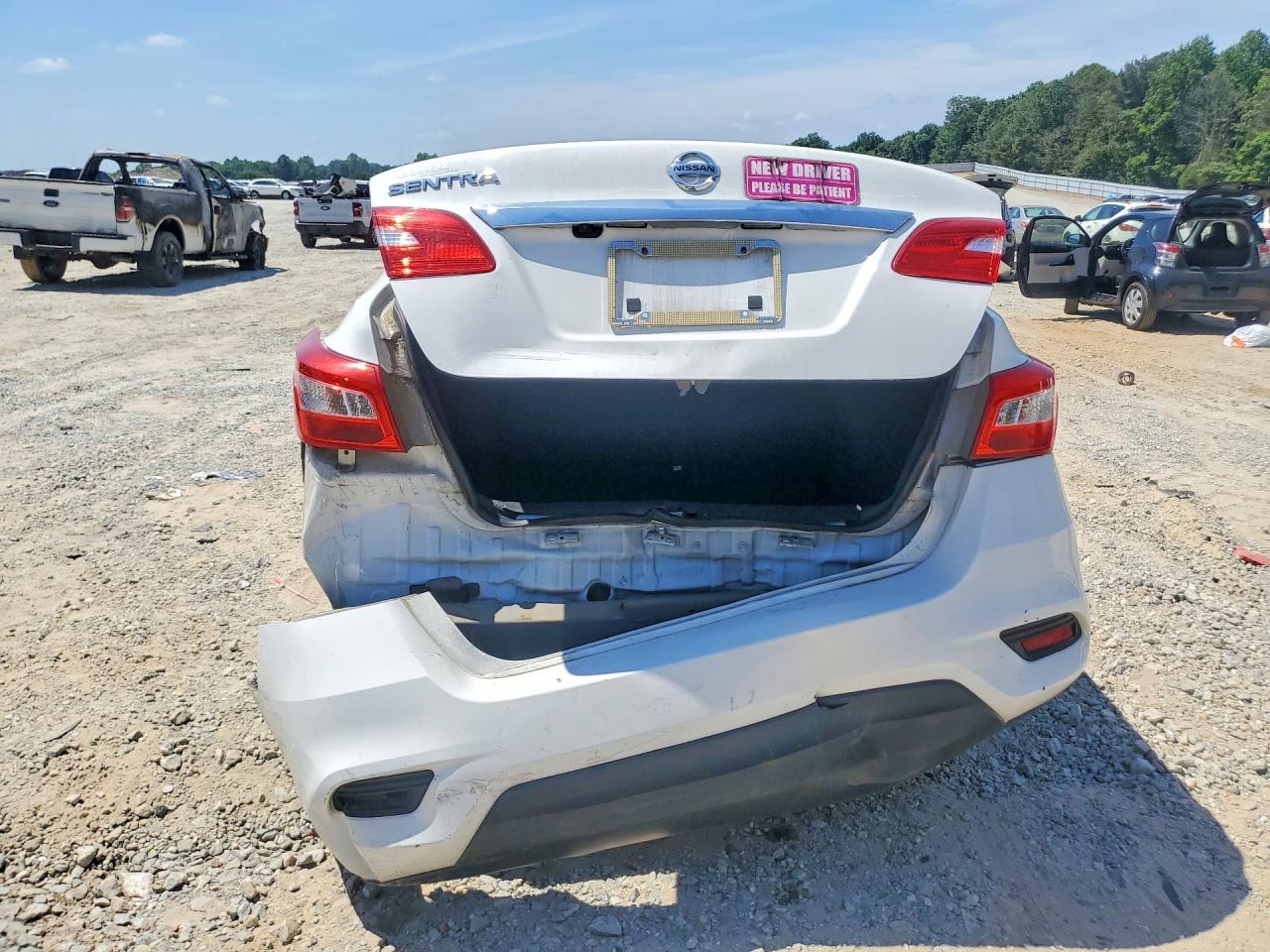 2019 Nissan Sentra S - zdjęcie 6