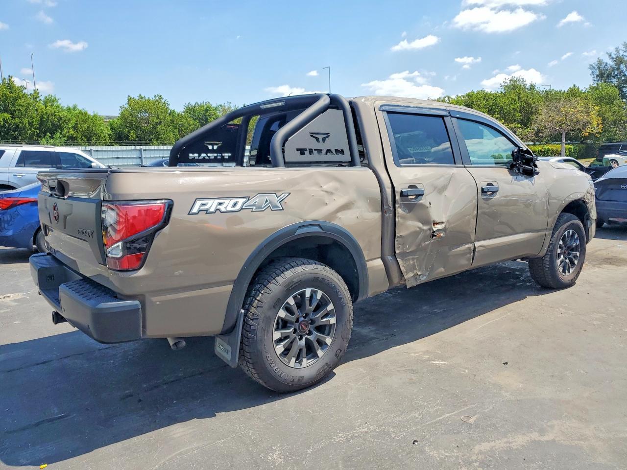 2024 Nissan Titan Pro-4X - zdjęcie 3
