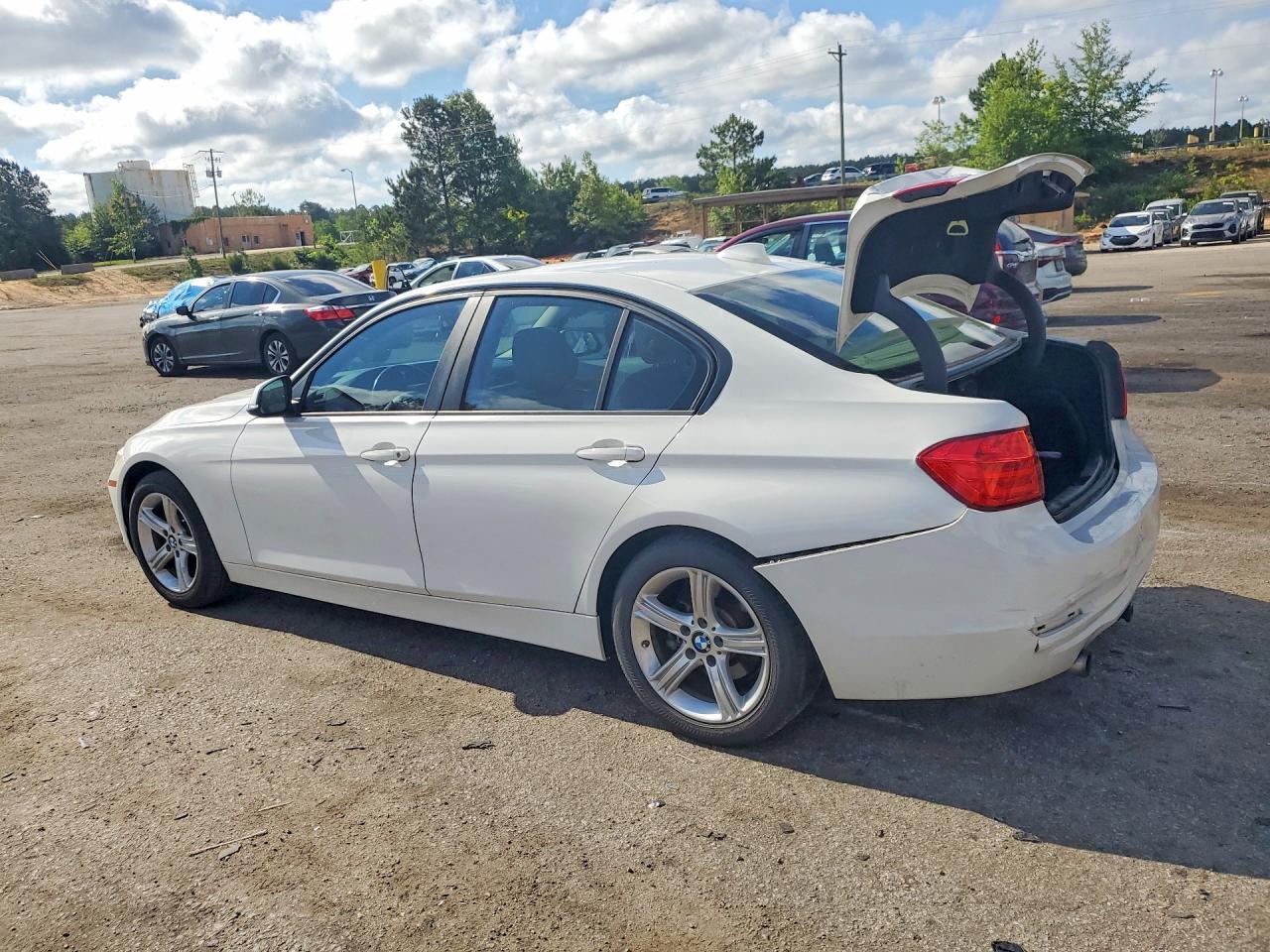 2013 BMW 320 I - zdjęcie 2