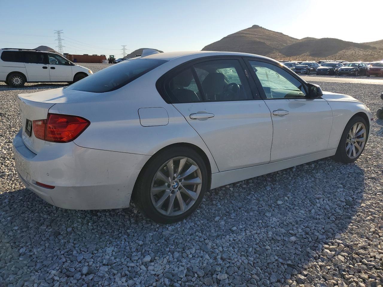 2013 BMW 328 I - zdjęcie 3