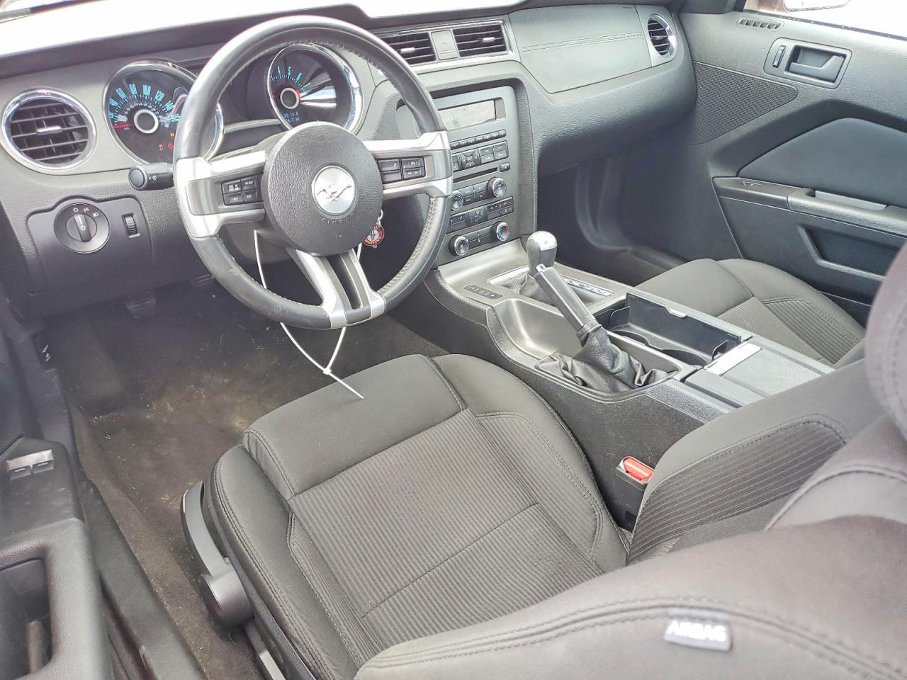 2013 Ford Mustang - zdjęcie 8