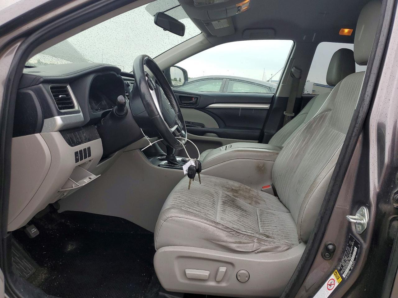 2014 Toyota Highlander Le Plus - zdjęcie 7
