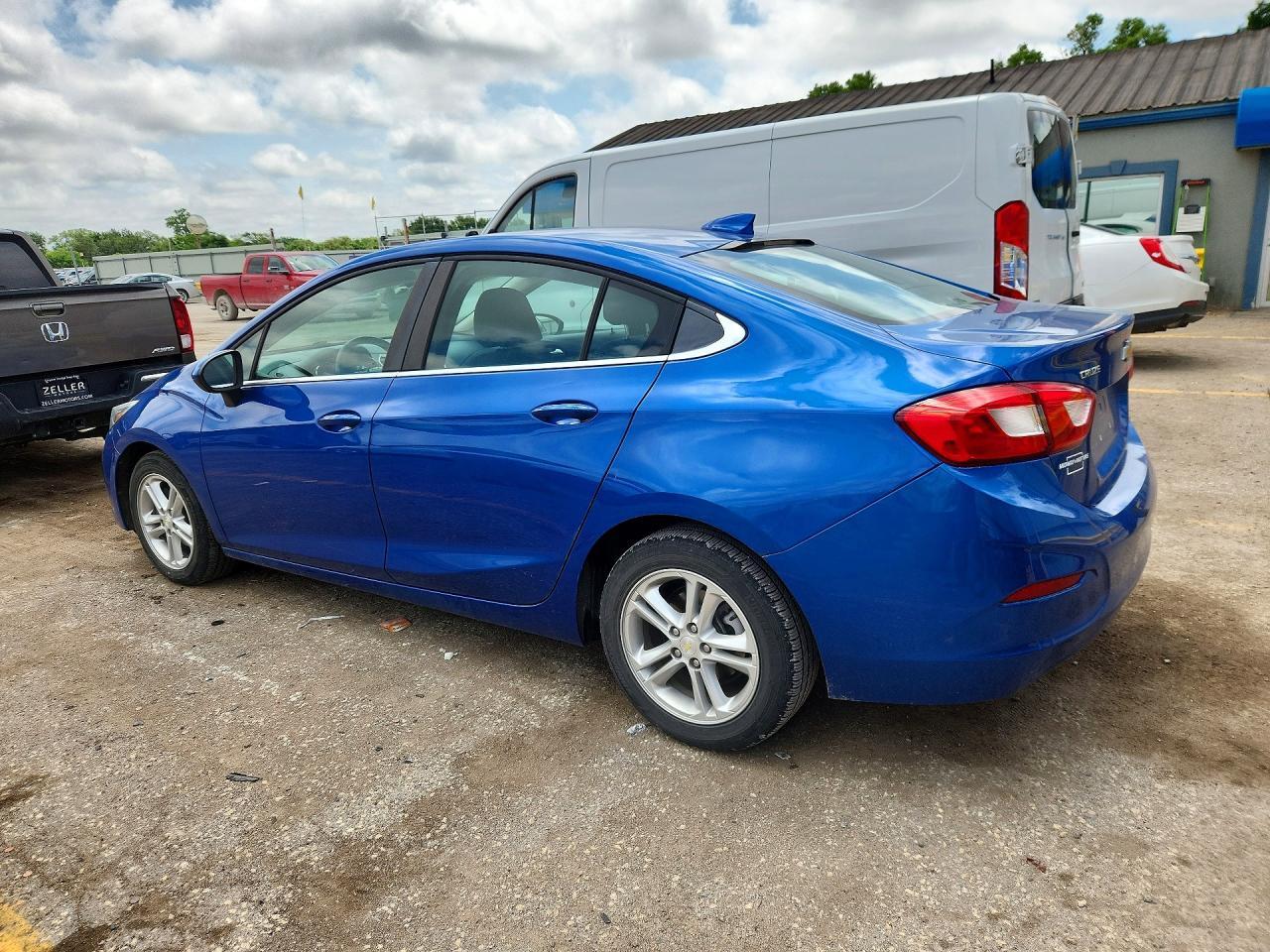 2018 Chevrolet Cruze Lt - zdjęcie 2